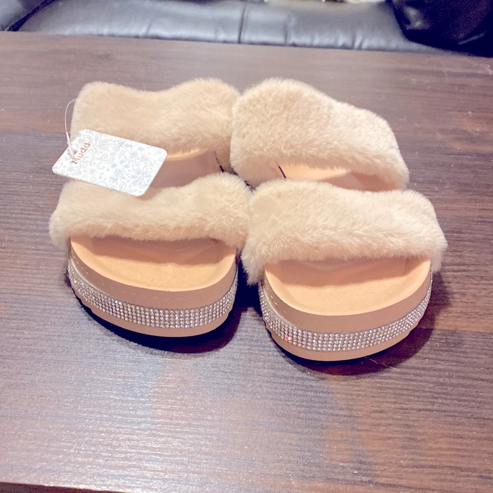 Fur sandals